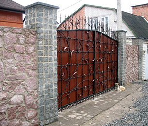 Забор из гранитной брусчатки Габбро