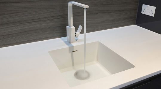 Интегрированная мойка из кварцевого агломерата Интегрированная мойка из кварцевого агломерата